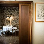 فندق Logis De L'ombree 2*