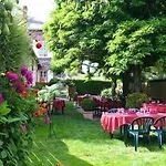 Logis De L'ombree فندق