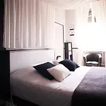 Logis De L'ombree 2* Combrée