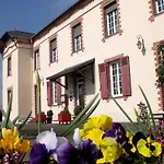 Logis De L'ombree فندق Combrée