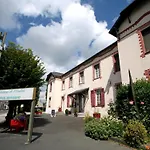 Logis De L'ombree فندق