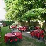 فندق Logis De L'ombree 2*