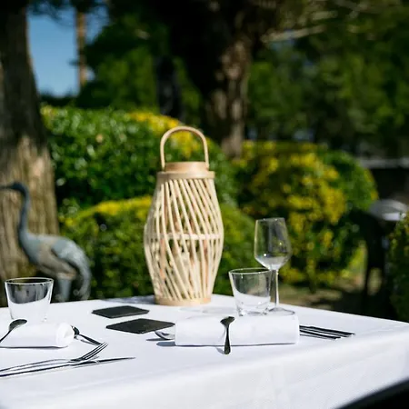 Hotel Logis De L'ombrée