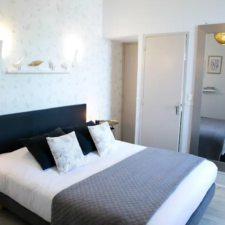 Logis De L'ombrée 2* Combrée