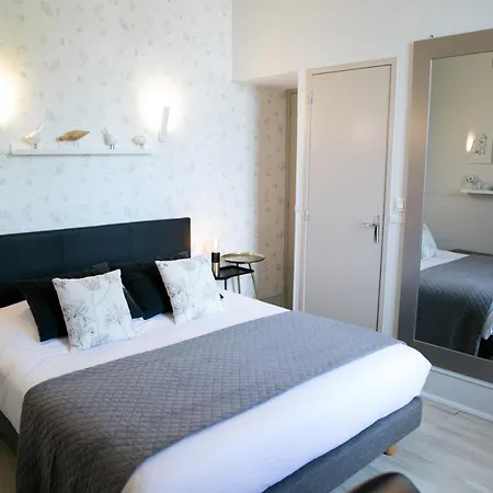 Hotel Logis De L'ombrée 2*