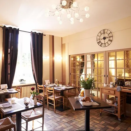 Hotel Logis De L'ombrée