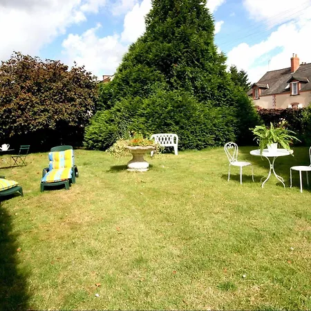 Hotel Logis De L'ombrée 2*