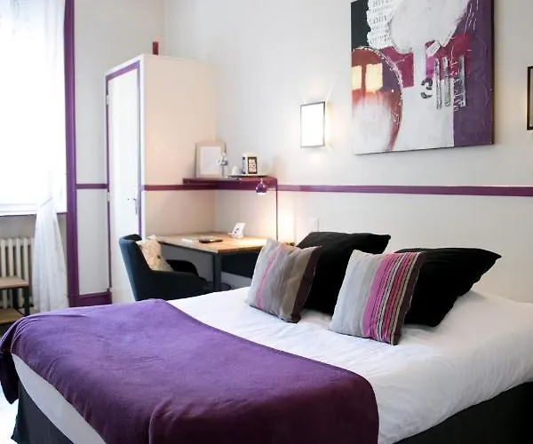 Logis De L'ombrée Hotel