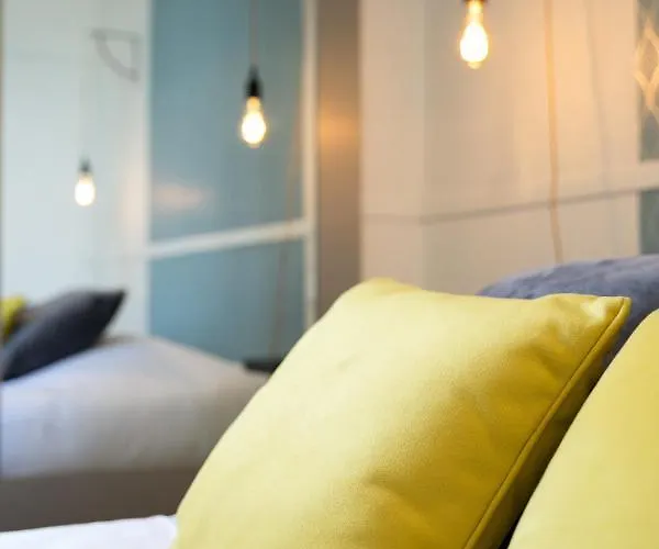 Logis De L'ombrée Hotel Combrée