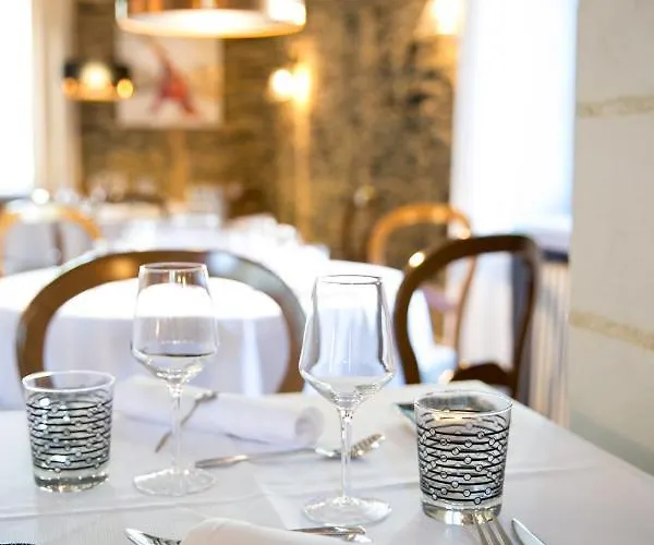 Hotel Logis De L'ombrée 2*