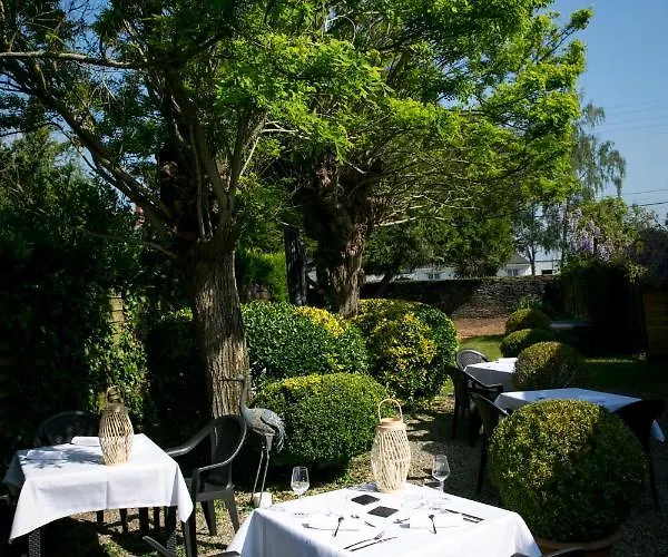 Hotel Logis De L'ombrée Combrée