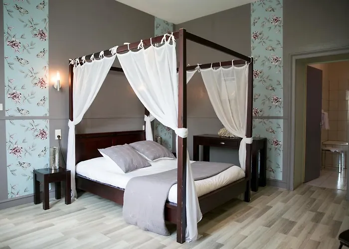 Hotel Logis De L'ombrée