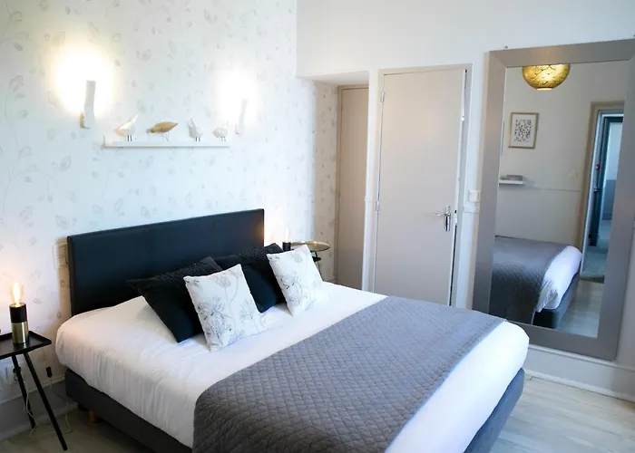 Logis De L'ombrée 2* Combrée