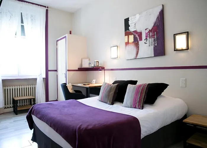 Logis De L'ombrée 2* Combrée