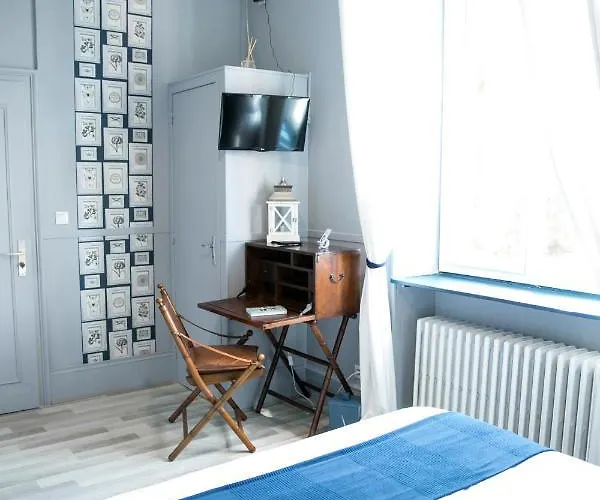 Hotel Logis De L'ombrée Combrée