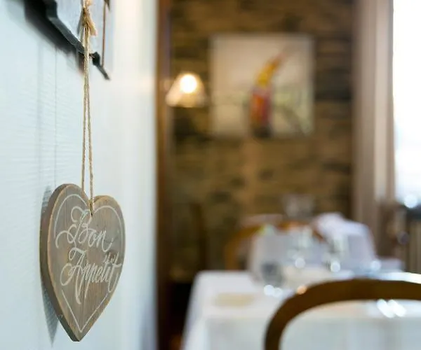 Hotel Logis De L'ombrée 2*