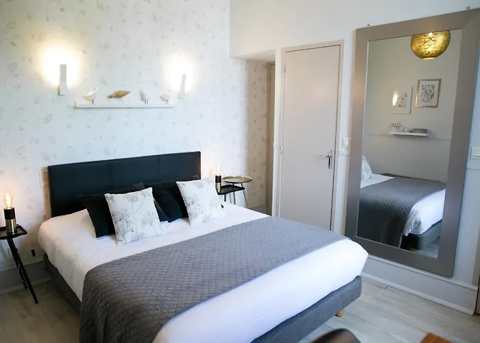 Hotel Logis De L'ombrée 2*