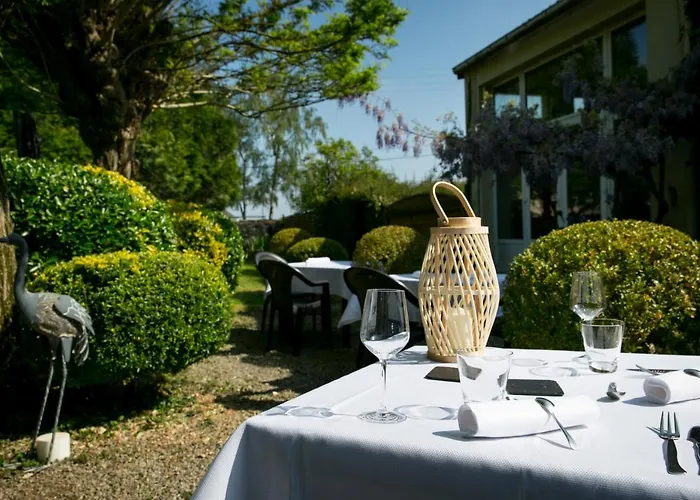 Hotel Logis De L'ombrée