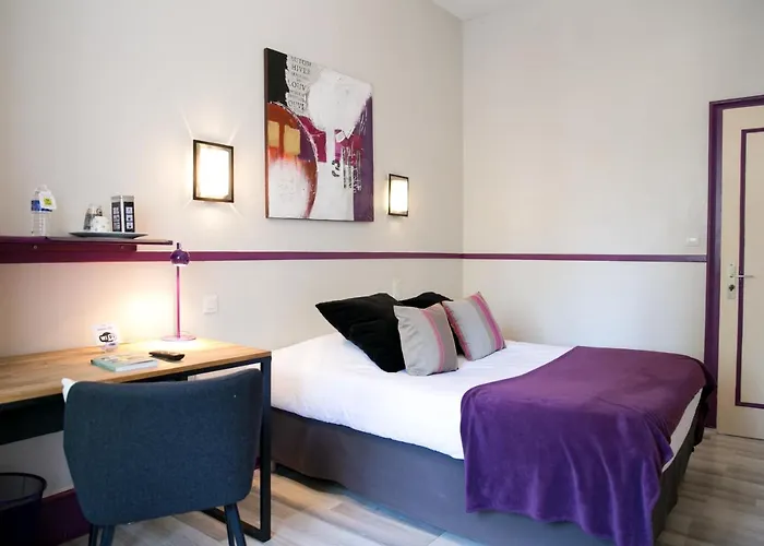 Logis De L'ombrée Hotel Combrée