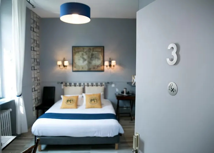 Hotel Logis De L'ombrée Combrée