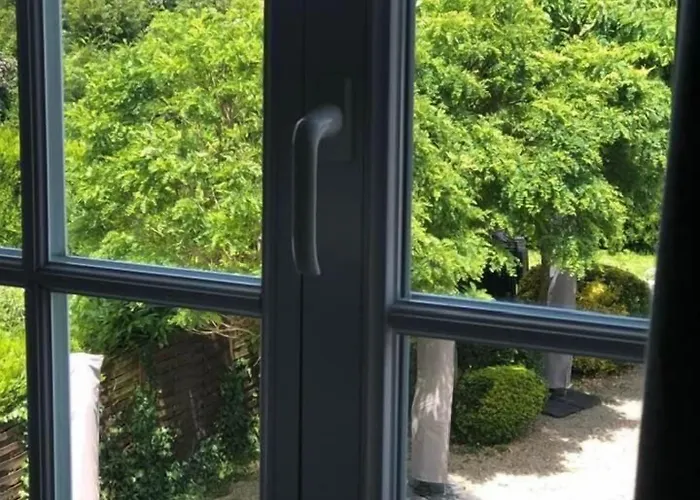 Logis De L'ombrée Hotel