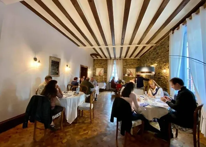 Logis De L'ombrée 2*