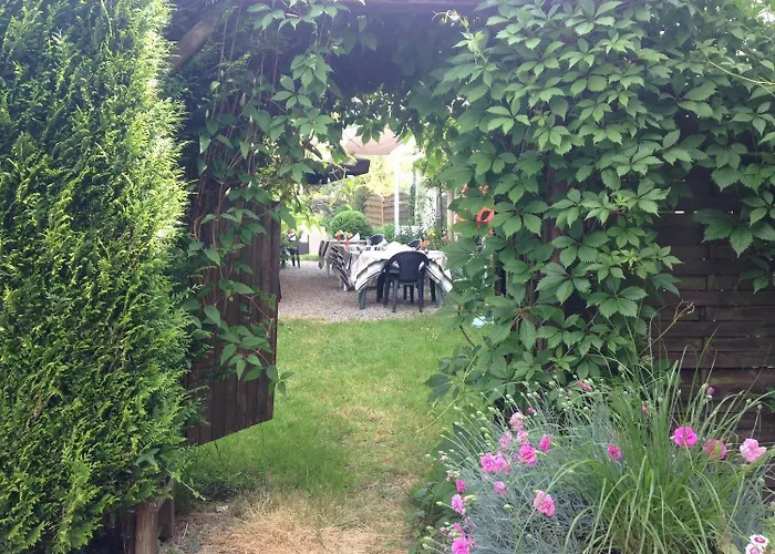 Logis De L'ombrée 2* Combrée