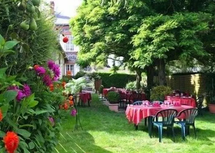 Logis De L'ombrée Hotel