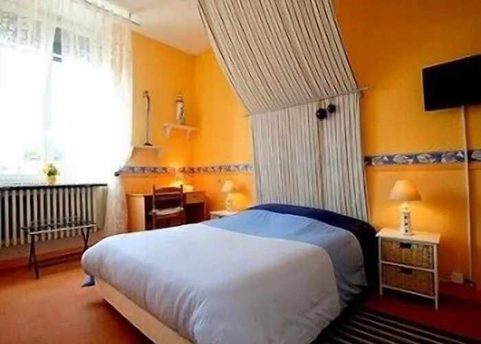 Logis De L'ombrée Hotel Combrée