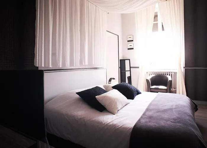 Logis De L'ombrée 2* Combrée