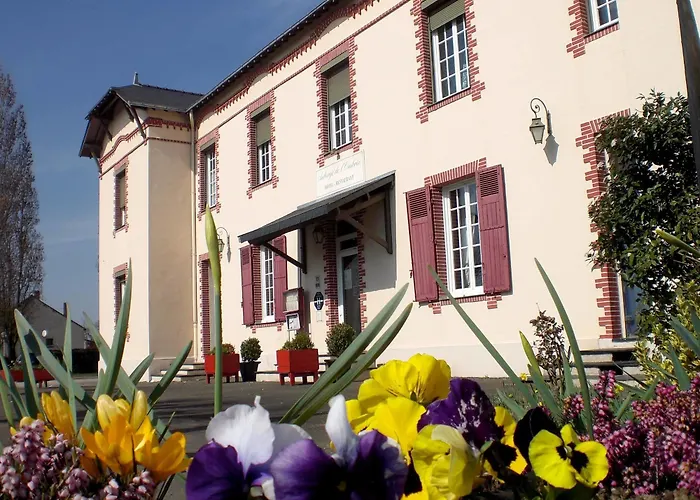 Logis De L'ombrée Hotel Combrée