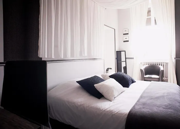 Logis De L'ombrée Hotel 2*