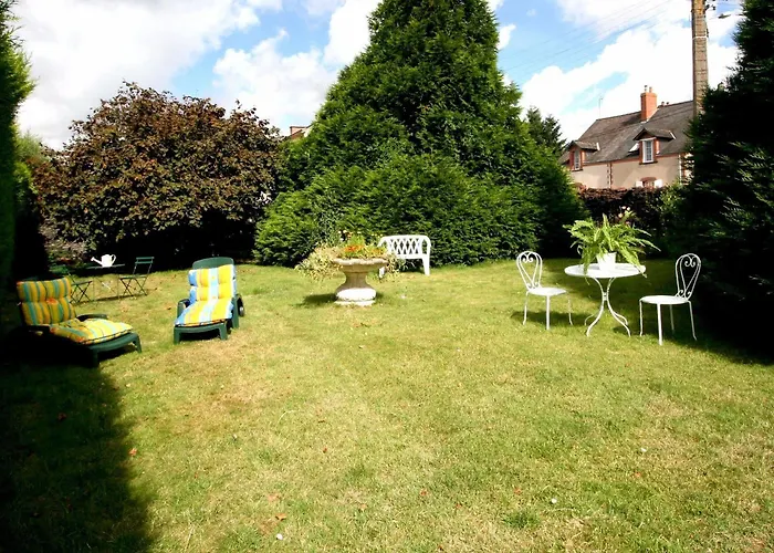 Hotel Logis De L'ombrée 2*