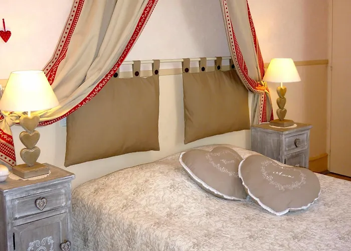 Hotel Logis De L'ombrée 2*